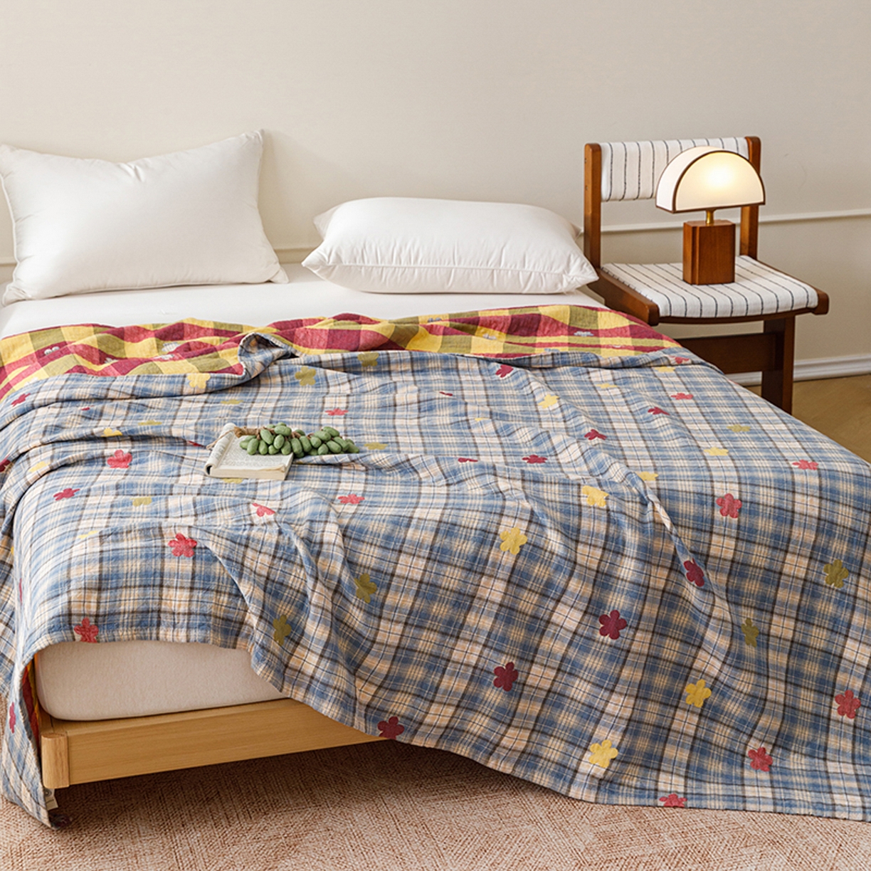 91家纺网 家纺一手货源 找家纺 悦然毛巾被 2026春夏新款全棉纯棉三层纱水洗毛巾被夏被夏凉被空调被 彩格小花蓝