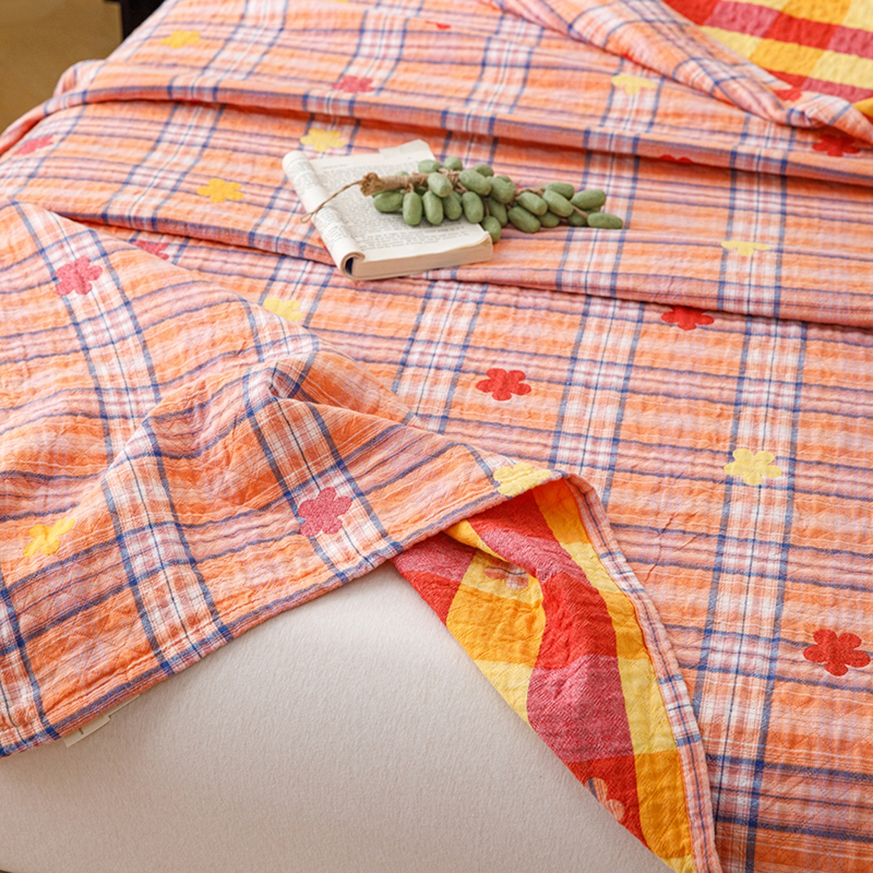 91家纺网 家纺一手货源 找家纺 悦然毛巾被 2026春夏新款全棉纯棉三层纱水洗毛巾被夏被夏凉被空调被 彩格小花橙