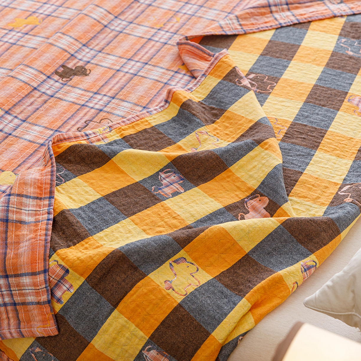 91家纺网 家纺一手货源 找家纺 悦然毛巾被 2026春夏新款全棉纯棉三层纱水洗毛巾被夏被夏凉被空调被 彩格小马橙