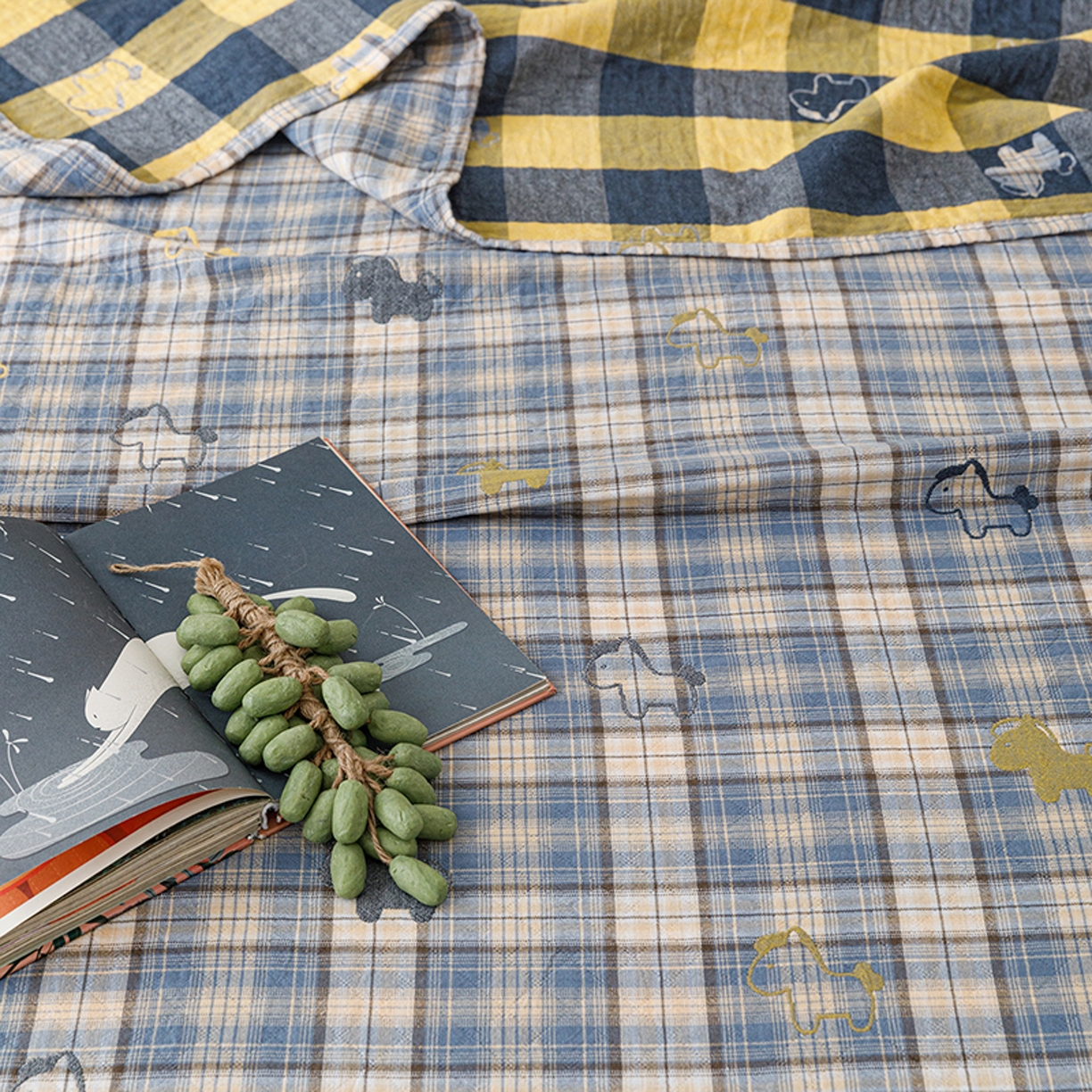 91家纺网 家纺一手货源 找家纺 悦然毛巾被 2026春夏新款全棉纯棉三层纱水洗毛巾被夏被夏凉被空调被 彩格小马蓝