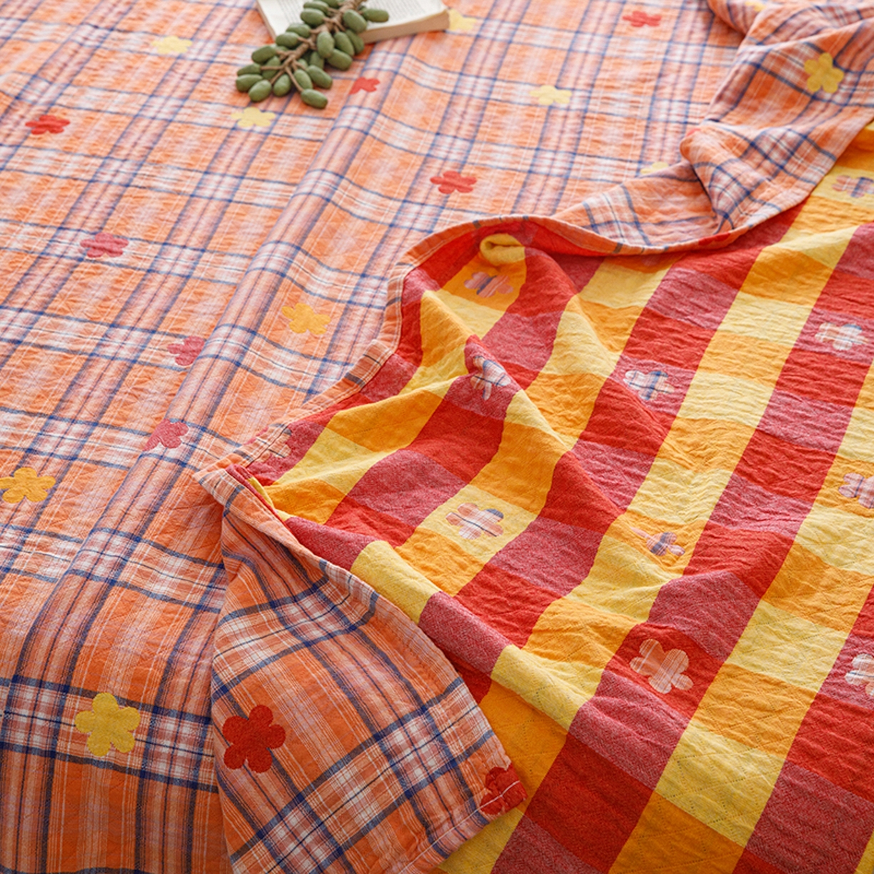 91家纺网 家纺一手货源 找家纺 悦然毛巾被 2026春夏新款全棉纯棉三层纱水洗毛巾被夏被夏凉被空调被 彩格小花橙