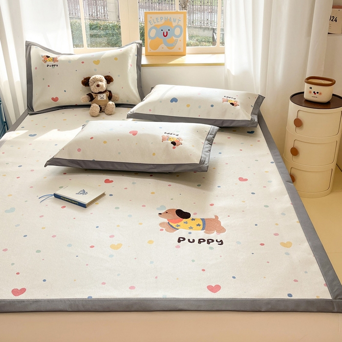 91家纺网 家纺一手货源 找家纺 雅居纺家纺 2026新款A类加厚三明治底绣花冰藤席床单款凉席席子 星星腊肠狗