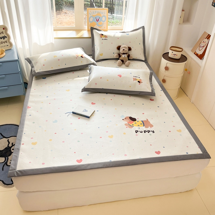 91家纺网 家纺一手货源 找家纺 雅居纺家纺 2026新款A类加厚三明治底绣花冰藤席床单款凉席席子 星星腊肠狗