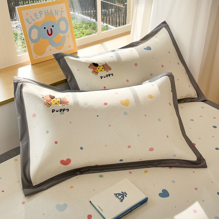 91家纺网 家纺一手货源 找家纺 雅居纺家纺 2026新款A类加厚三明治底绣花冰藤席床单款凉席席子 星星腊肠狗