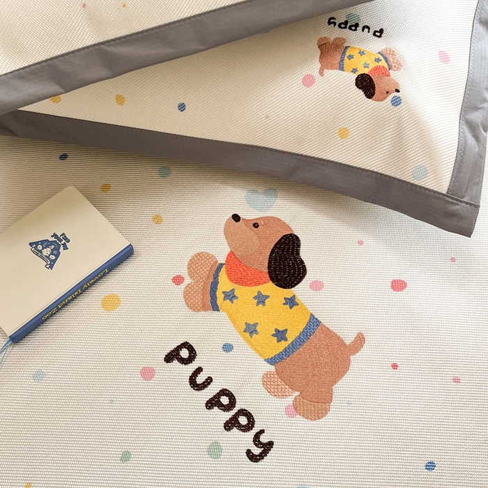 91家纺网 家纺一手货源 找家纺 雅居纺家纺 2026新款A类加厚三明治底绣花冰藤席床单款凉席席子 星星腊肠狗