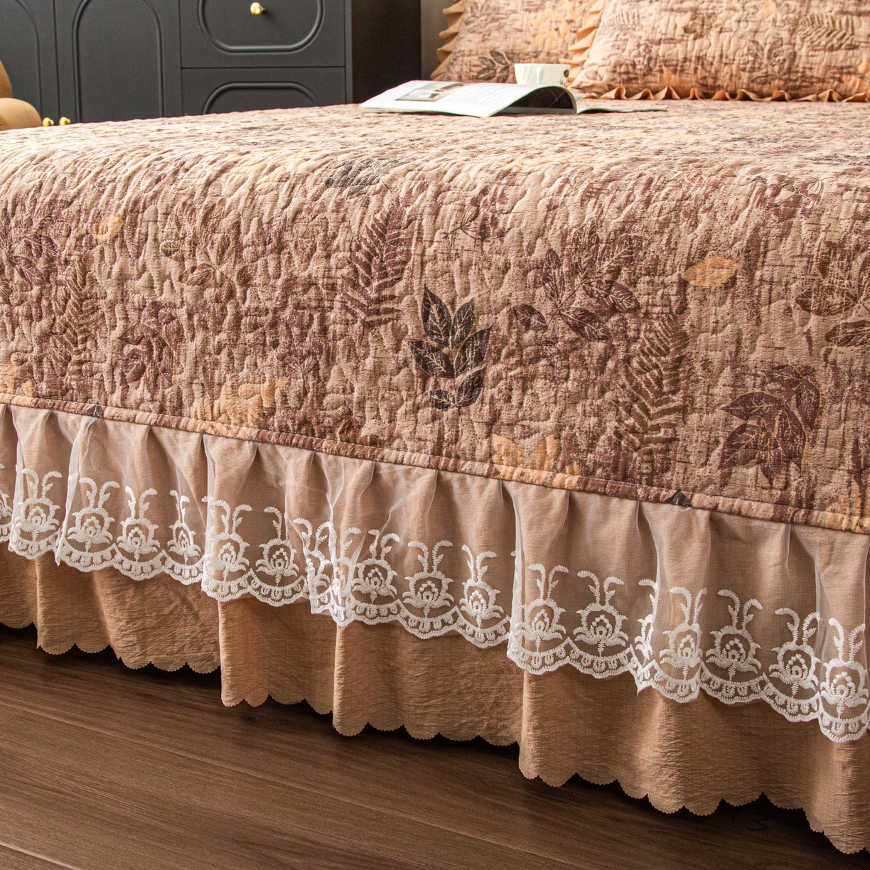 91家纺网 家纺一手货源 找家纺 美之润家纺 2026新款原麻夹棉床盖四件套 焦糖野枝