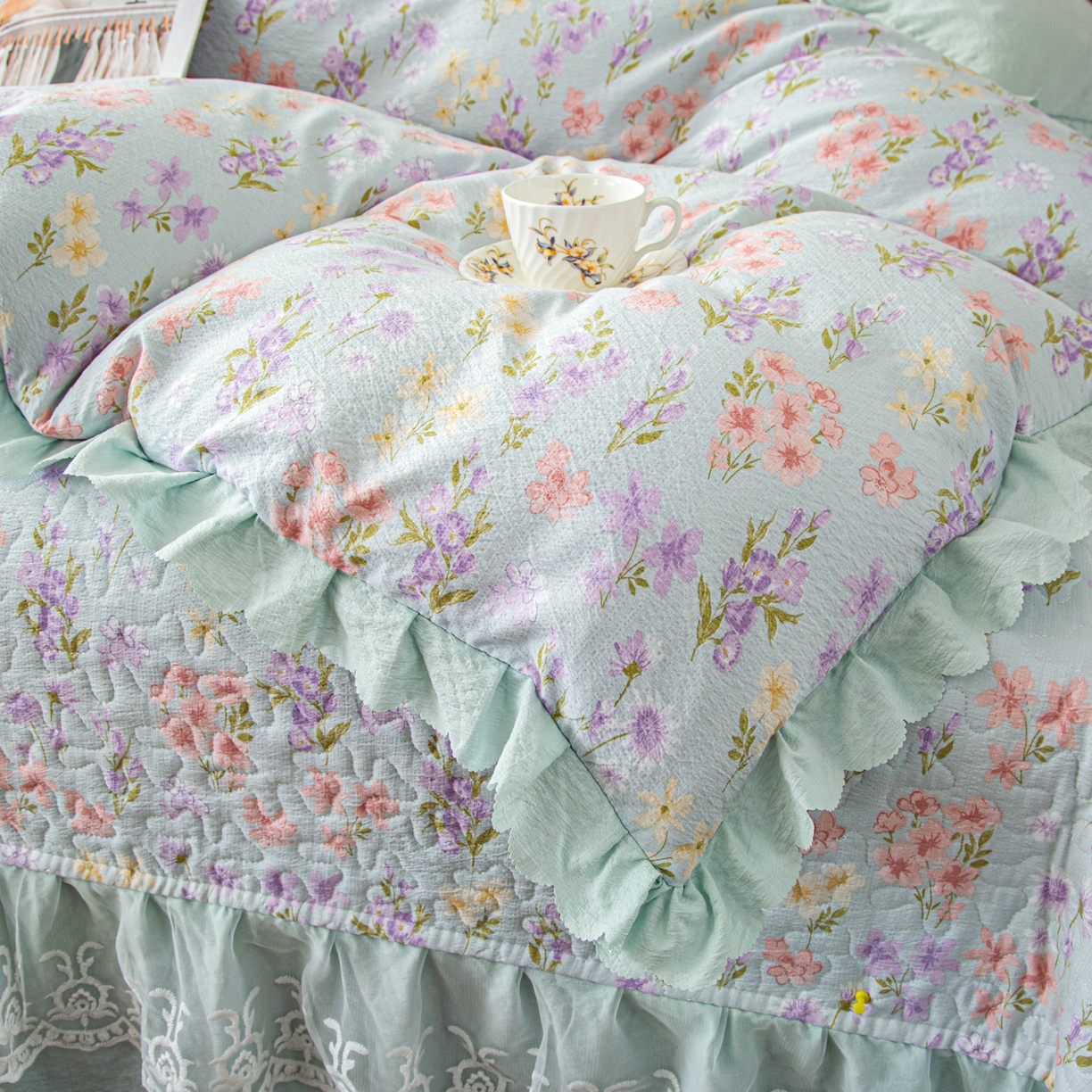 91家纺网 家纺一手货源 找家纺 美之润家纺 2026新款原麻夹棉床盖四件套 浅蓝花野