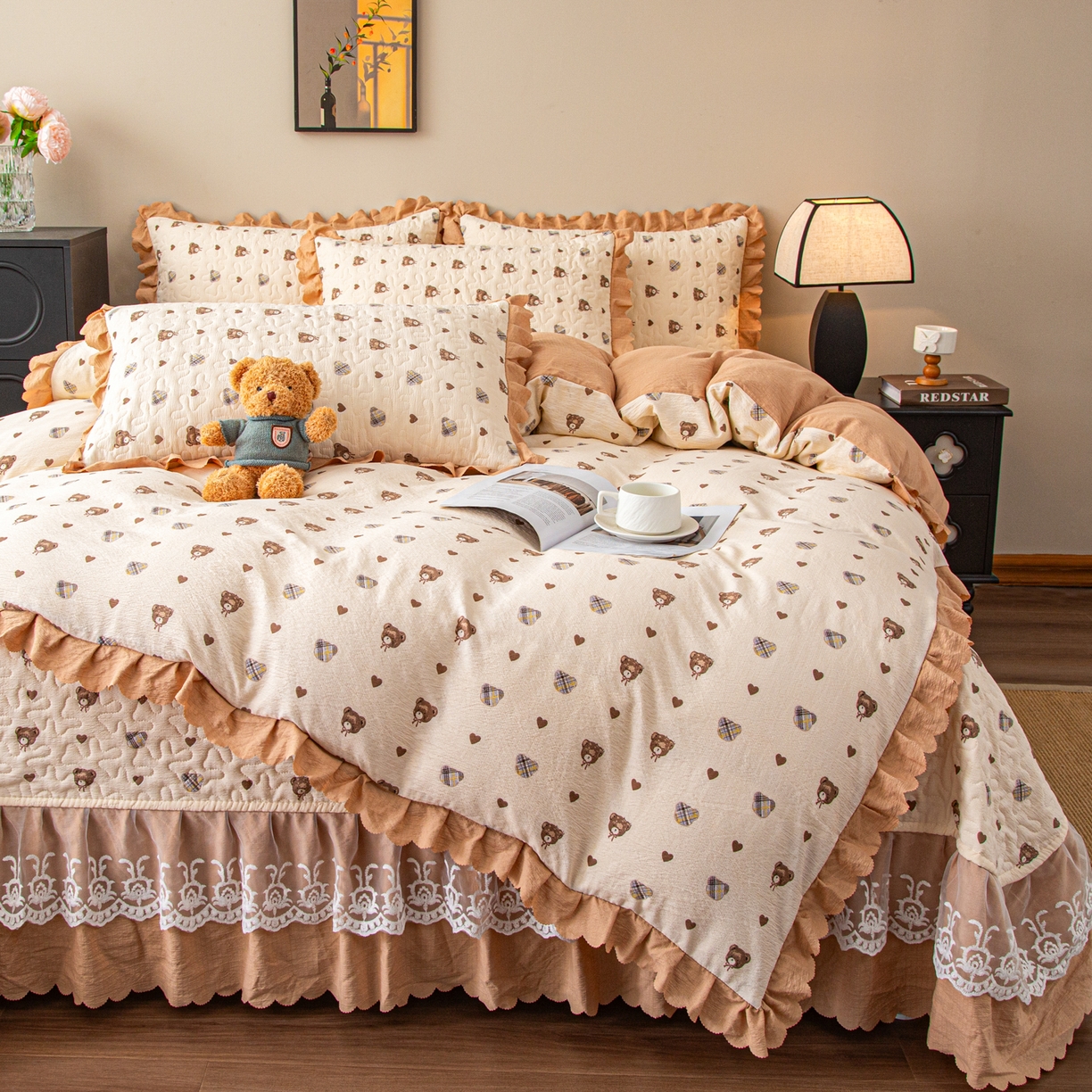 91家纺网 家纺一手货源 找家纺 美之润家纺 2026新款原麻夹棉床盖四件套 棕咖奶熊