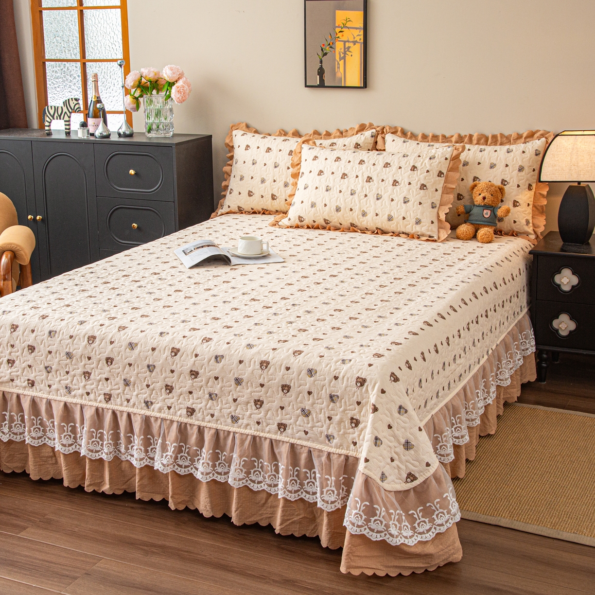 91家纺网 家纺一手货源 找家纺 美之润家纺 2026新款原麻夹棉床盖四件套 棕咖奶熊