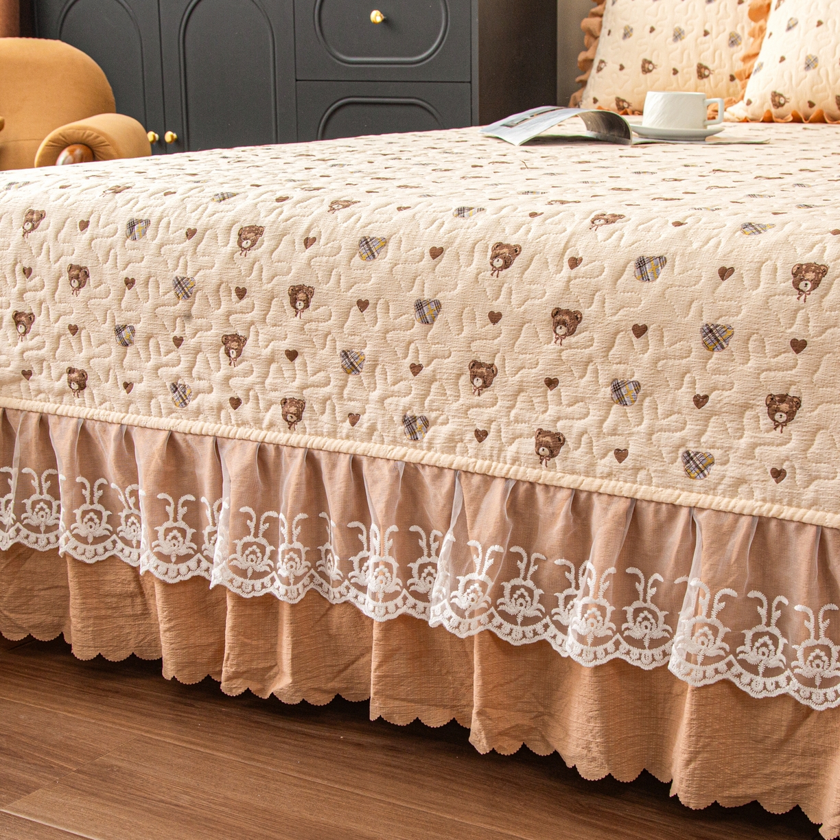 91家纺网 家纺一手货源 找家纺 美之润家纺 2026新款原麻夹棉床盖四件套 棕咖奶熊