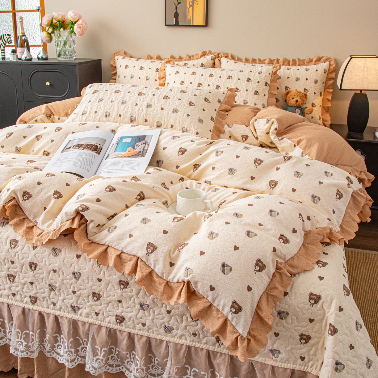 91家纺网 家纺一手货源 找家纺 美之润家纺 2026新款原麻夹棉床盖四件套 棕咖奶熊