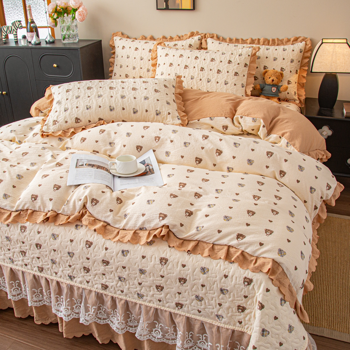 91家纺网 家纺一手货源 找家纺 美之润家纺 2026新款原麻夹棉床盖四件套 棕咖奶熊