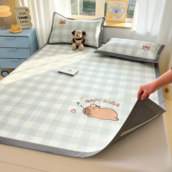 91家纺网 家纺一手货源 找家纺 雅居纺家纺 2026新款A类加厚三明治底绣花冰藤席床单款凉席席子 幸运巴拉