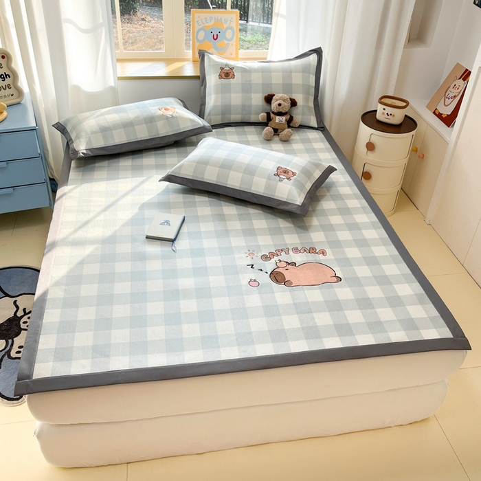 91家纺网 家纺一手货源 找家纺 雅居纺家纺 2026新款A类加厚三明治底绣花冰藤席床单款凉席席子 幸运巴拉