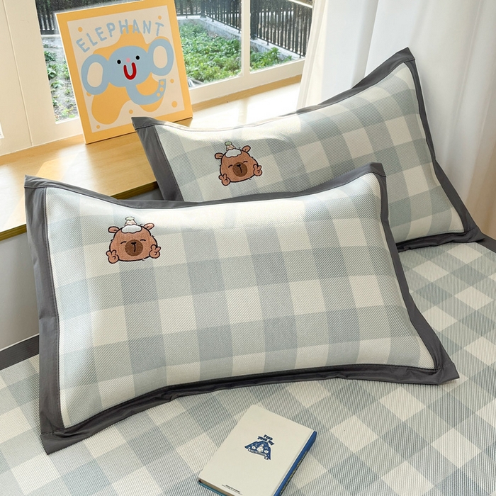 91家纺网 家纺一手货源 找家纺 雅居纺家纺 2026新款A类加厚三明治底绣花冰藤席床单款凉席席子 幸运巴拉