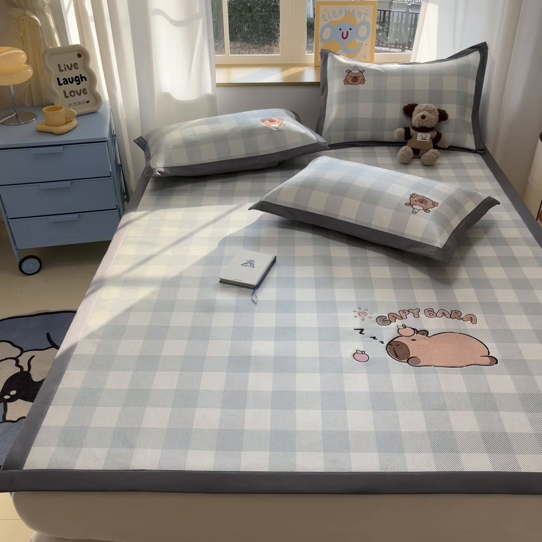 91家纺网 家纺一手货源 找家纺 雅居纺家纺 2026新款A类加厚三明治底绣花冰藤席床单款凉席席子 幸运巴拉