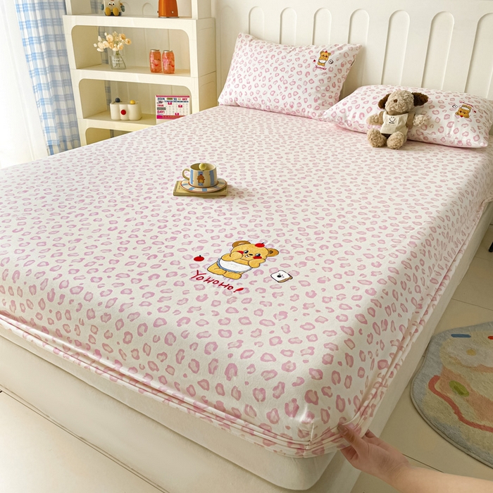 91家纺网 家纺一手货源 找家纺 雅居纺家纺 2026新款全棉绣花A类老粗布床笠单件床笠单品凉席席子 老粗布-可爱熊