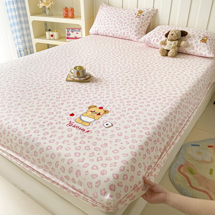 91家纺网 家纺一手货源 找家纺 雅居纺家纺 2026新款全棉绣花A类老粗布床笠单件床笠单品凉席席子 老粗布-可爱熊