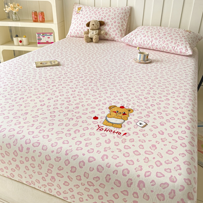 91家纺网 家纺一手货源 找家纺 雅居纺家纺 2026新款全棉绣花A类老粗布床笠单件床笠单品凉席席子 老粗布-可爱熊