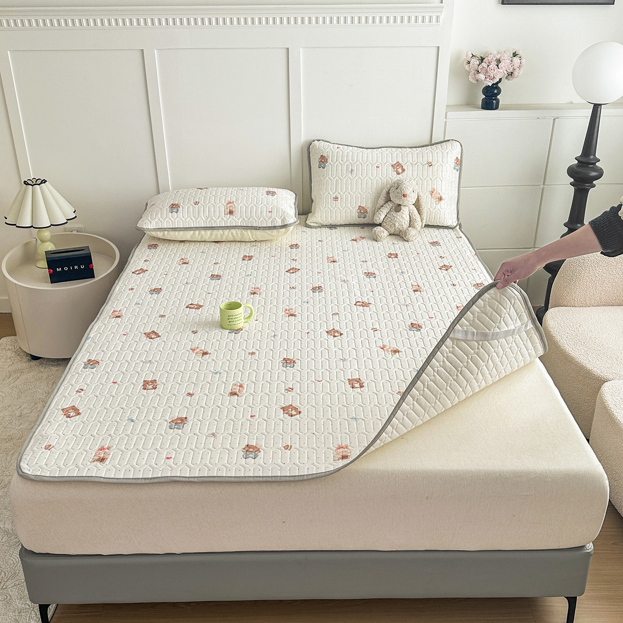 91家纺网 家纺一手货源 找家纺 悦织湾家纺 2026新款床单款乳胶席三件套印花纯色冰丝凉感夏凉乳胶席子 饼干熊米