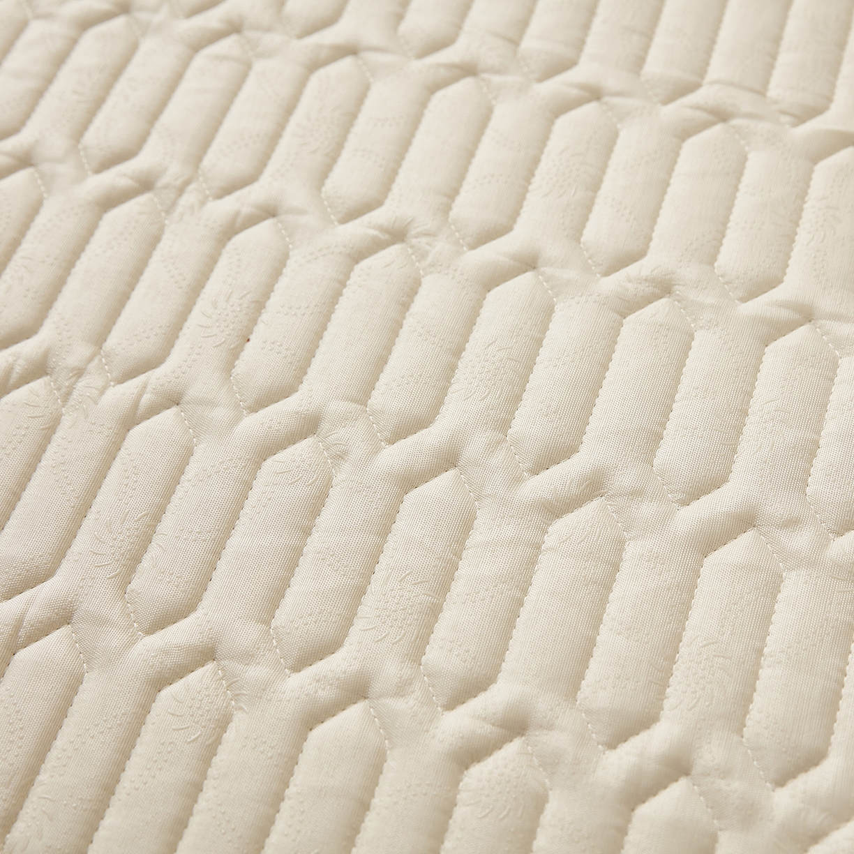 91家纺网 家纺一手货源 找家纺 悦织湾家纺 2026新款床单款乳胶席三件套印花纯色冰丝凉感夏凉乳胶席子 彩条小熊