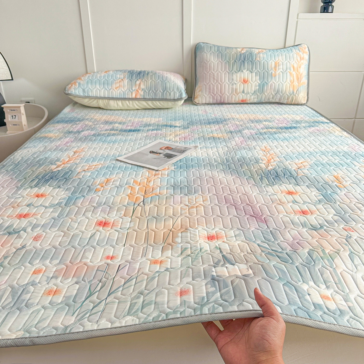 91家纺网 家纺一手货源 找家纺 悦织湾家纺 2026新款床单款乳胶席三件套印花纯色冰丝凉感夏凉乳胶席子 桔心花