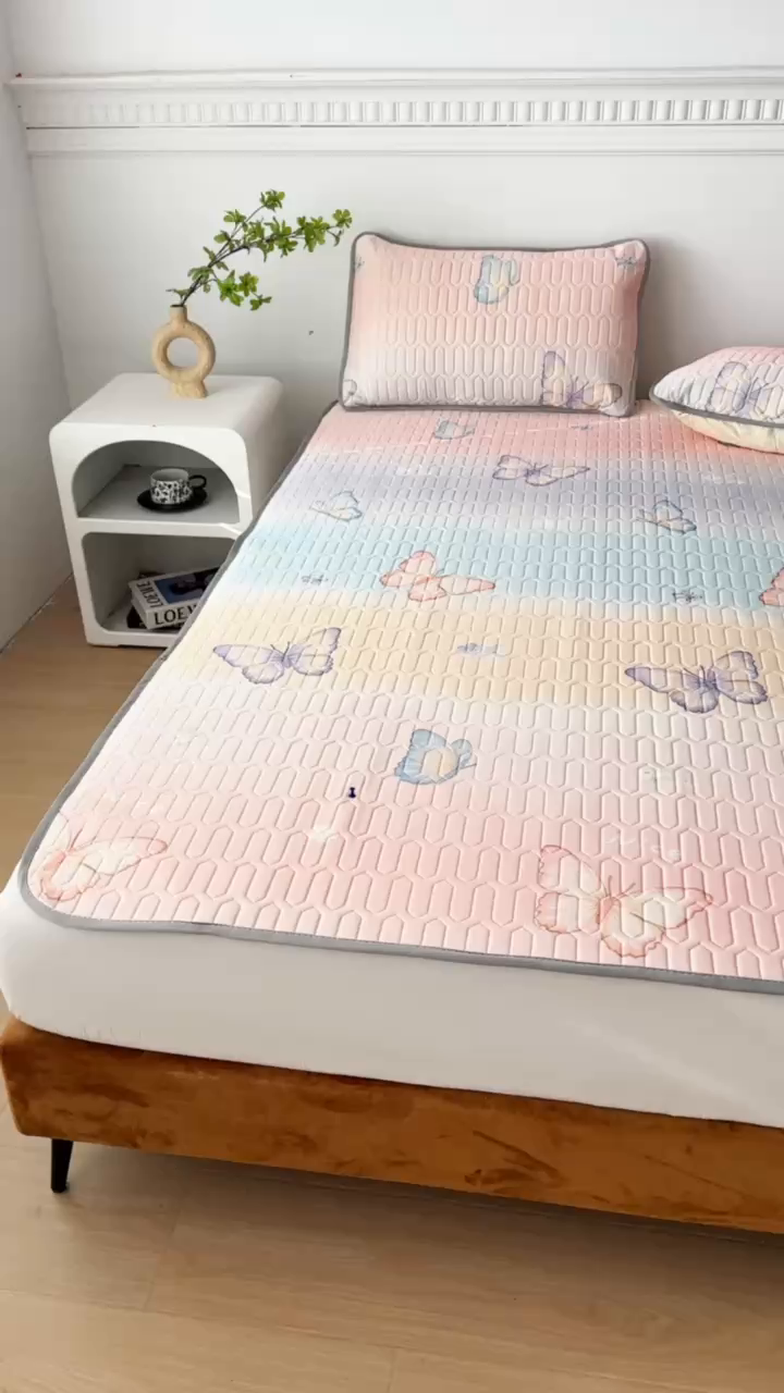 91家纺网 家纺一手货源 找家纺 悦织湾家纺 2026新款床单款乳胶席三件套印花纯色冰丝凉感夏凉乳胶席子 彩条蝴蝶