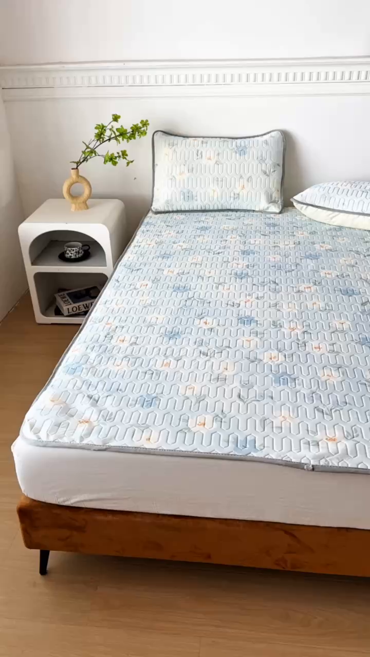 91家纺网 家纺一手货源 找家纺 悦织湾家纺 2026新款床单款乳胶席三件套印花纯色冰丝凉感夏凉乳胶席子 花韵兰