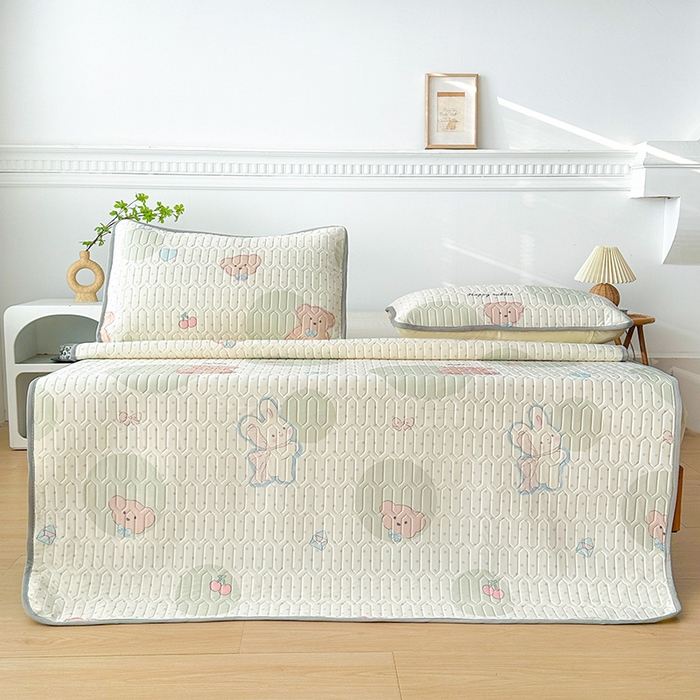 91家纺网 家纺一手货源 找家纺 悦织湾家纺 2026新款床单款乳胶席三件套印花纯色冰丝凉感夏凉乳胶席子 气球熊绿