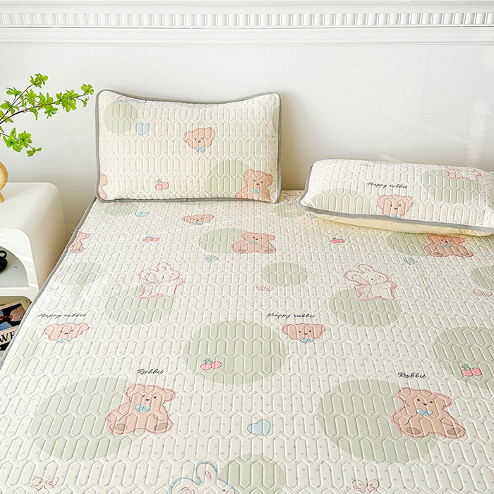 91家纺网 家纺一手货源 找家纺 悦织湾家纺 2026新款床单款乳胶席三件套印花纯色冰丝凉感夏凉乳胶席子 气球熊绿