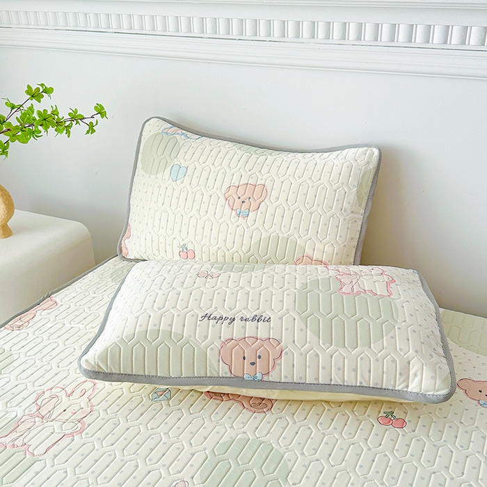 91家纺网 家纺一手货源 找家纺 悦织湾家纺 2026新款床单款乳胶席三件套印花纯色冰丝凉感夏凉乳胶席子 气球熊绿