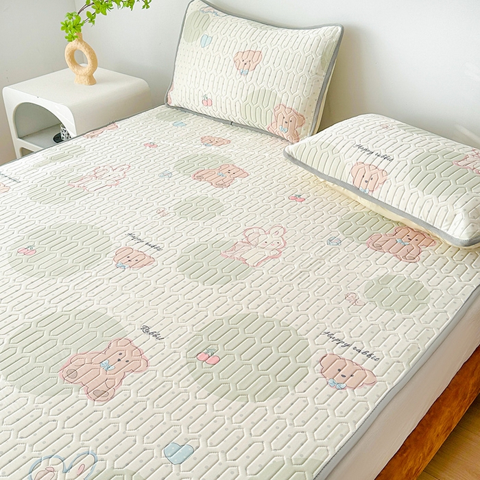 91家纺网 家纺一手货源 找家纺 悦织湾家纺 2026新款床单款乳胶席三件套印花纯色冰丝凉感夏凉乳胶席子 气球熊绿