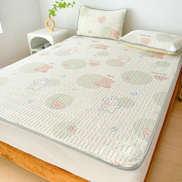 91家纺网 家纺一手货源 找家纺 悦织湾家纺 2026新款床单款乳胶席三件套印花纯色冰丝凉感夏凉乳胶席子 气球熊绿