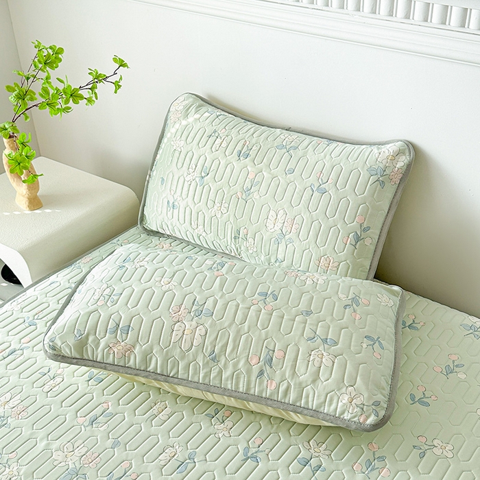 91家纺网 家纺一手货源 找家纺 悦织湾家纺 2026新款床单款乳胶席三件套印花纯色冰丝凉感夏凉乳胶席子 小花绿