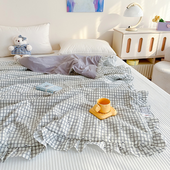 91家纺网 家纺一手货源 找家纺 归属 2026春夏新款古法仿棉夏被夏凉被空调被系列 格子爱心