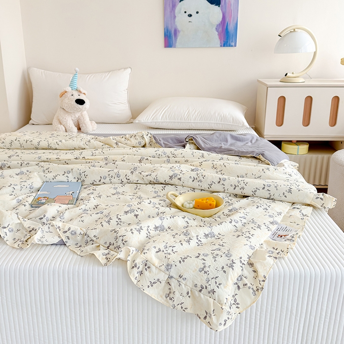 91家纺网 家纺一手货源 找家纺 归属 2026春夏新款古法仿棉夏被夏凉被空调被系列 槿上花开