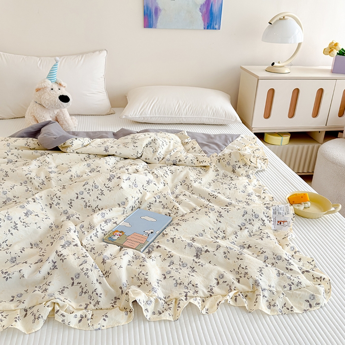 91家纺网 家纺一手货源 找家纺 归属 2026春夏新款古法仿棉夏被夏凉被空调被系列 槿上花开