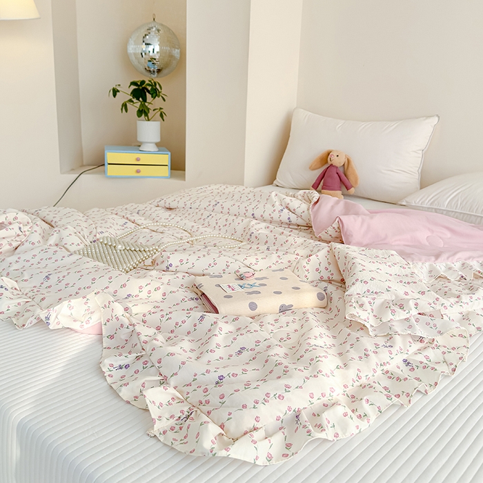 91家纺网 家纺一手货源 找家纺 归属 2026春夏新款古法仿棉夏被夏凉被空调被系列 萝蔓花儿