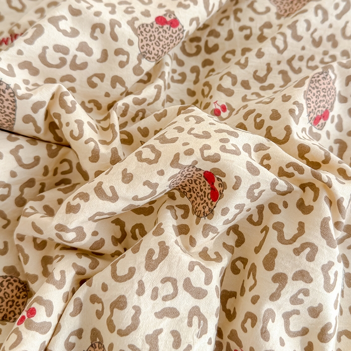 91家纺网 家纺一手货源 找家纺 归属 2026春夏新款古法仿棉夏被夏凉被空调被系列 奶酷豹纹