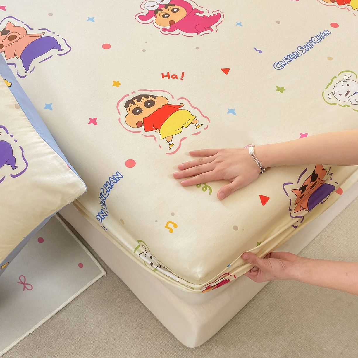 91家纺网 家纺一手货源 找家纺 博雅 2026新款蜡笔小新正版授权全棉纯棉小版单床笠床笠单件 小版-小彩带蜡笔小新