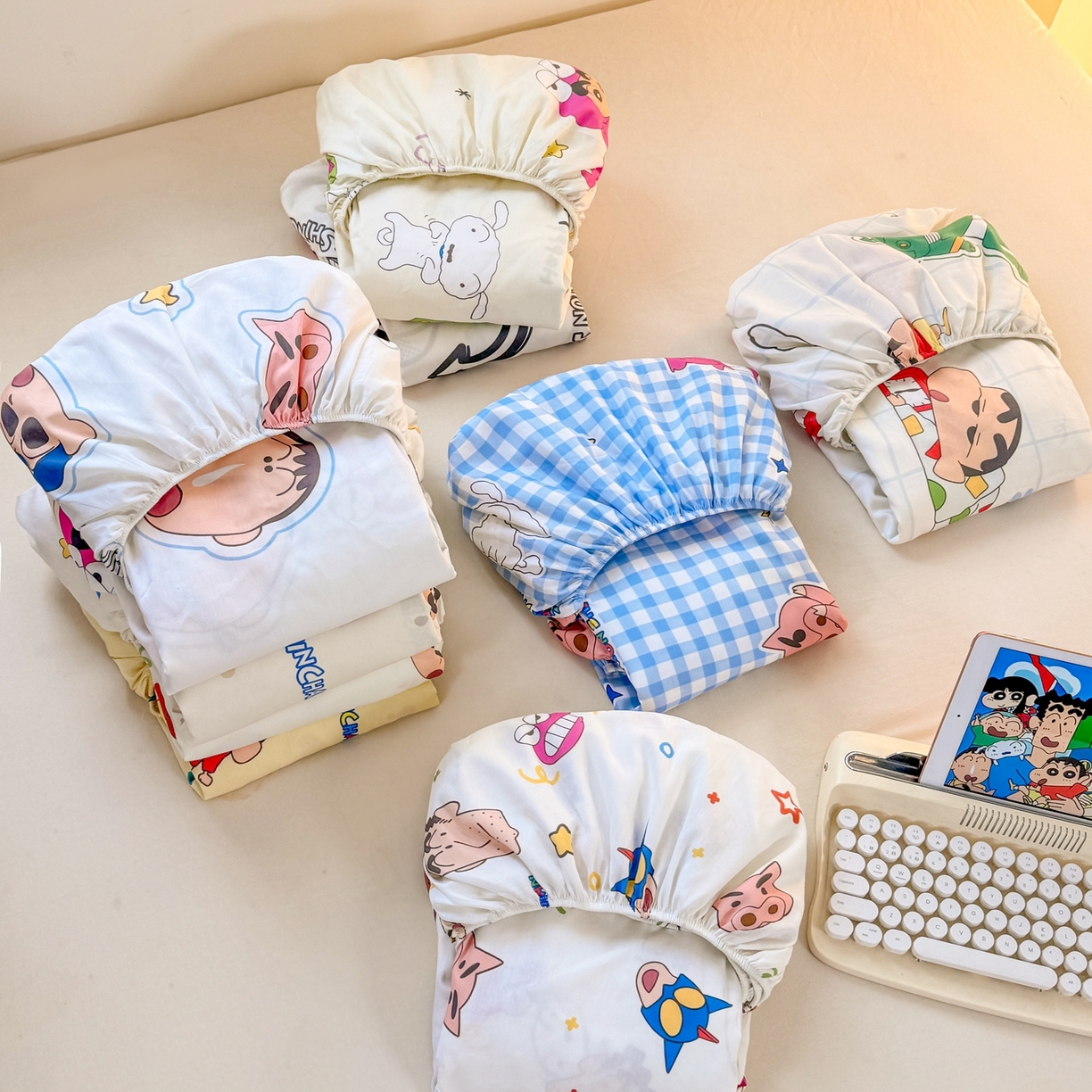 91家纺网 家纺一手货源 找家纺 博雅 2026新款蜡笔小新正版授权全棉纯棉小版单床笠床笠单件 组合图（仅供展示不可下单）