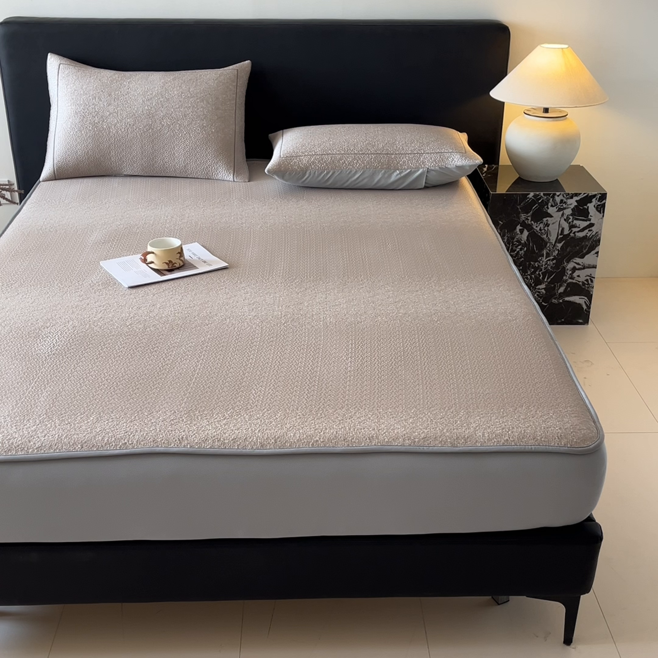 91家纺网 家纺一手货源 找家纺 雅居纺家纺 2026新款A类加厚三明治底星空提花凉感席床笠款凉席席子 星空-卡其