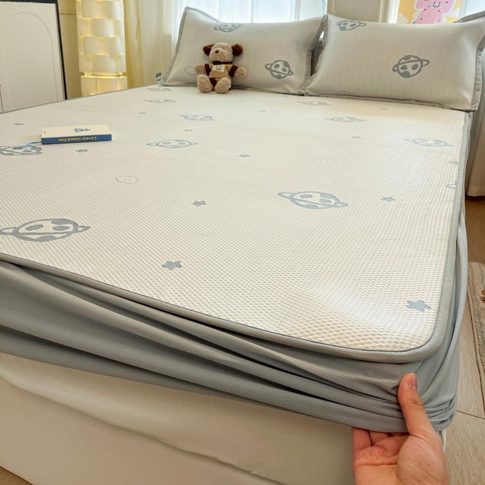 91家纺网 家纺一手货源 找家纺 雅居纺家纺 2026新款A类加厚三明治底提花小清新凉感席床笠款凉席席子 太空星球