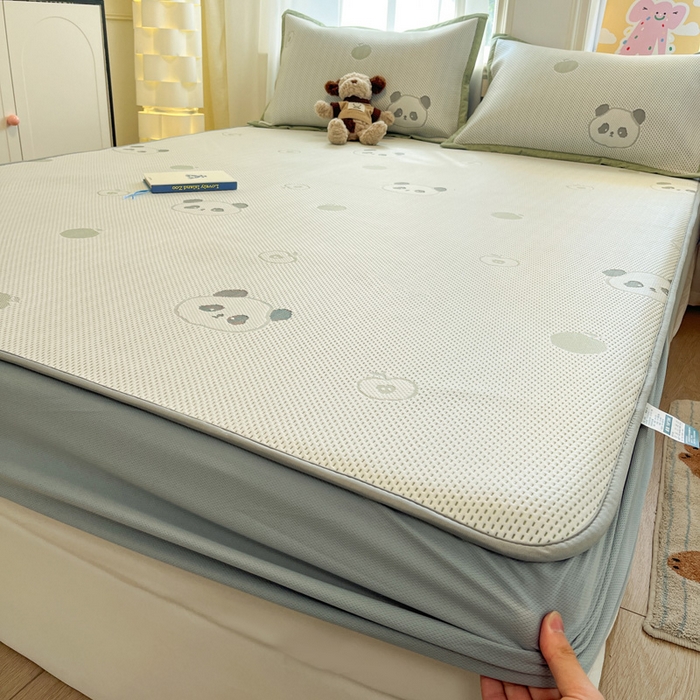 91家纺网 家纺一手货源 找家纺 雅居纺家纺 2026新款A类加厚三明治底提花小清新凉感席床笠款凉席席子 平安熊猫