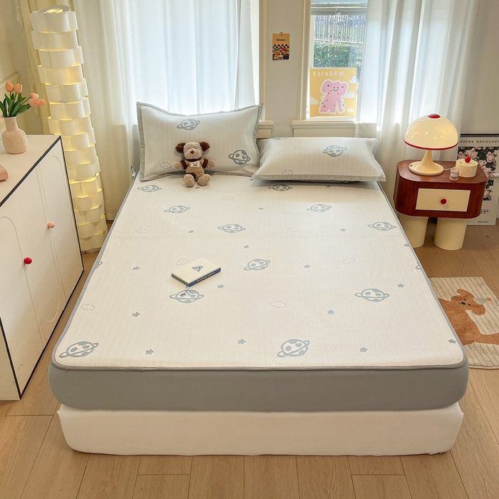 91家纺网 家纺一手货源 找家纺 雅居纺家纺 2026新款A类加厚三明治底提花小清新凉感席床笠款凉席席子 太空星球