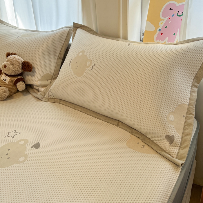 91家纺网 家纺一手货源 找家纺 雅居纺家纺 2026新款A类加厚三明治底提花小清新凉感席床笠款凉席席子 星星小熊