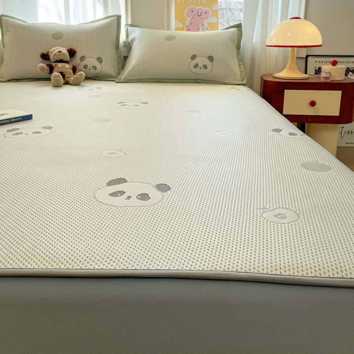 91家纺网 家纺一手货源 找家纺 雅居纺家纺 2026新款A类加厚三明治底提花小清新凉感席床笠款凉席席子 平安熊猫