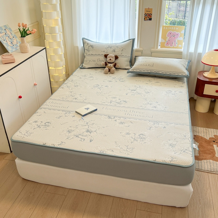 91家纺网 家纺一手货源 找家纺 雅居纺家纺 2026新款A类加厚三明治底提花小清新凉感席床笠款凉席席子 悠闲花园