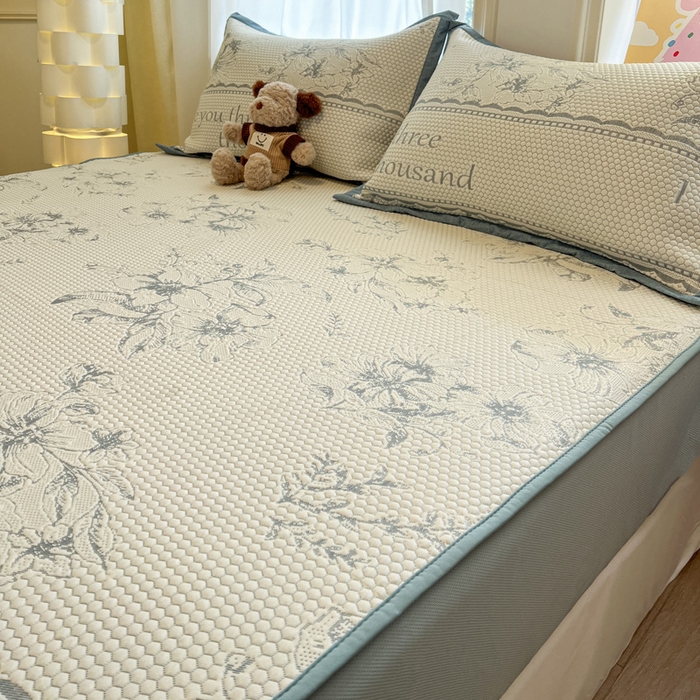 91家纺网 家纺一手货源 找家纺 雅居纺家纺 2026新款A类加厚三明治底提花小清新凉感席床笠款凉席席子 悠闲花园