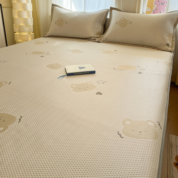 91家纺网 家纺一手货源 找家纺 雅居纺家纺 2026新款A类加厚三明治底提花小清新凉感席床笠款凉席席子 星星小熊